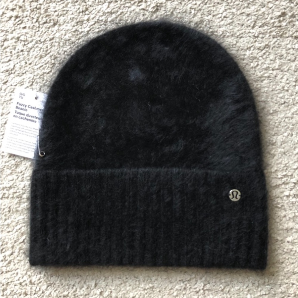 lululemon Fuzzy Cashmere Beanie. NWT.